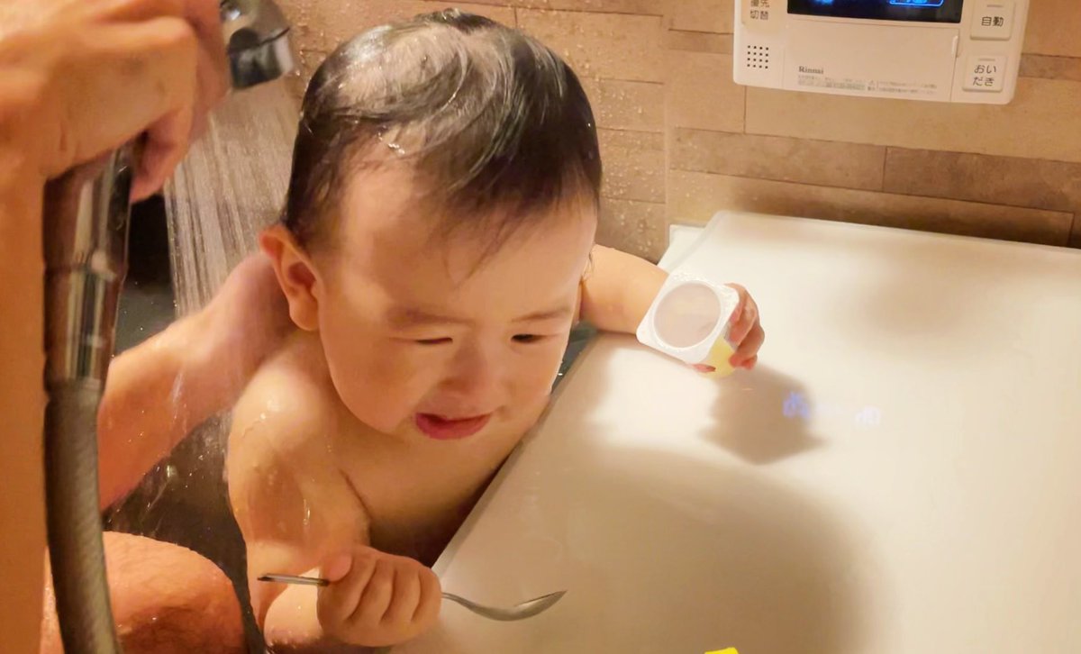 初めてプチダノンあげたら すごく気に入った様子で 一生スプーン離さない 