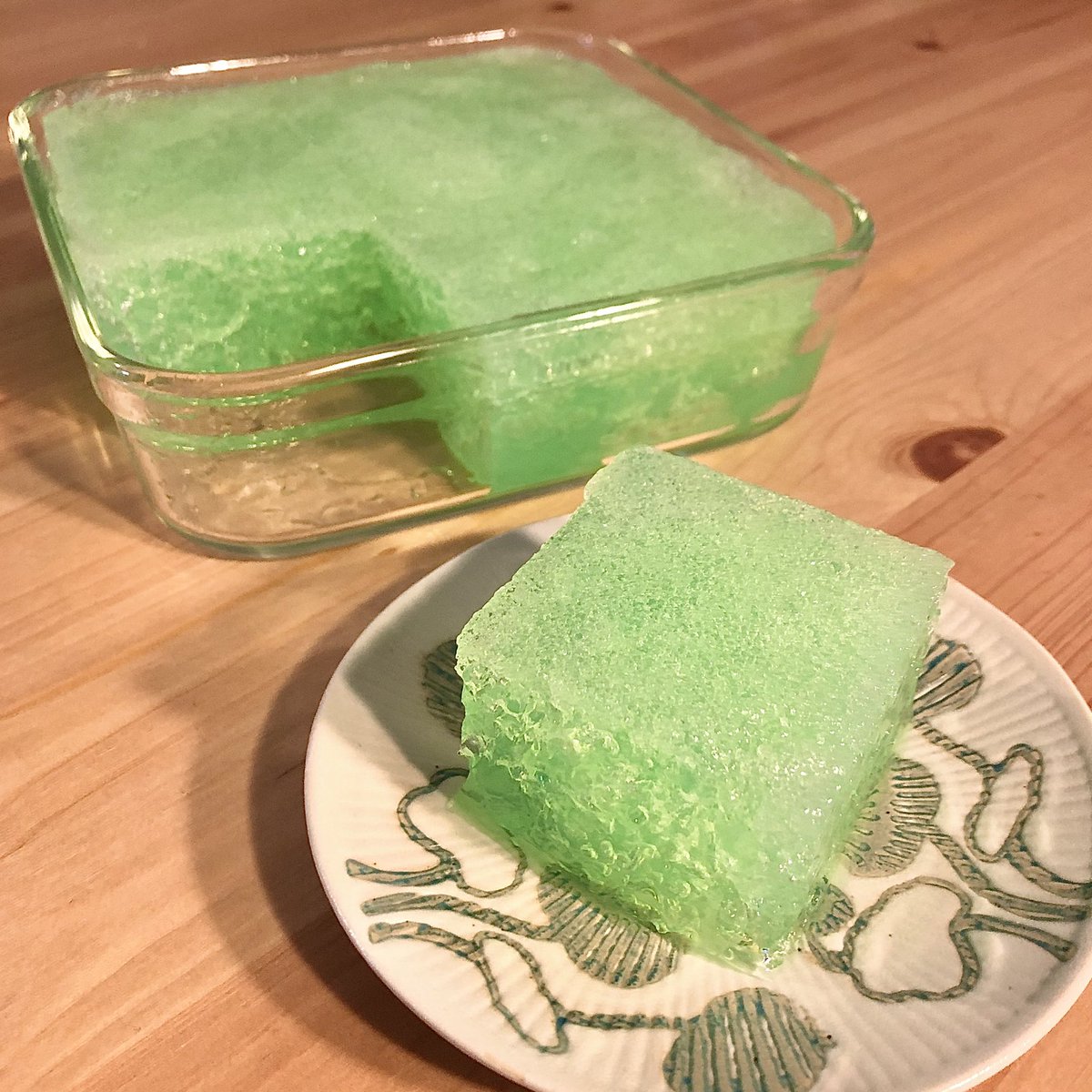 我が故郷富士市で大人気だったご当地給食メニュー、サイダーかん🗻 しゅわしゅわした食感がとても不思議なゼリーです