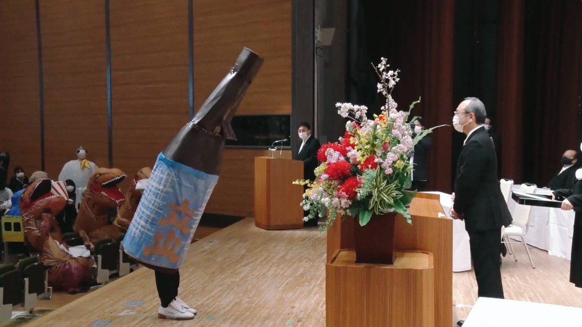   環境デザイン専攻の代表として、金美生活に必要不可欠な立山のコスプレしました