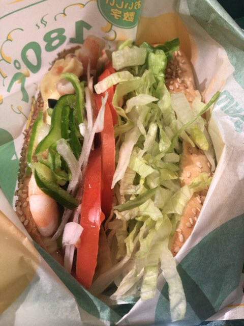 サブウェイで今まで野菜は「全部多めで」と頼んでいたのだけど、前に並んでたお姉さんのおかげで「全部上限で」という一部の隙も無い頼み方があるのを知りました