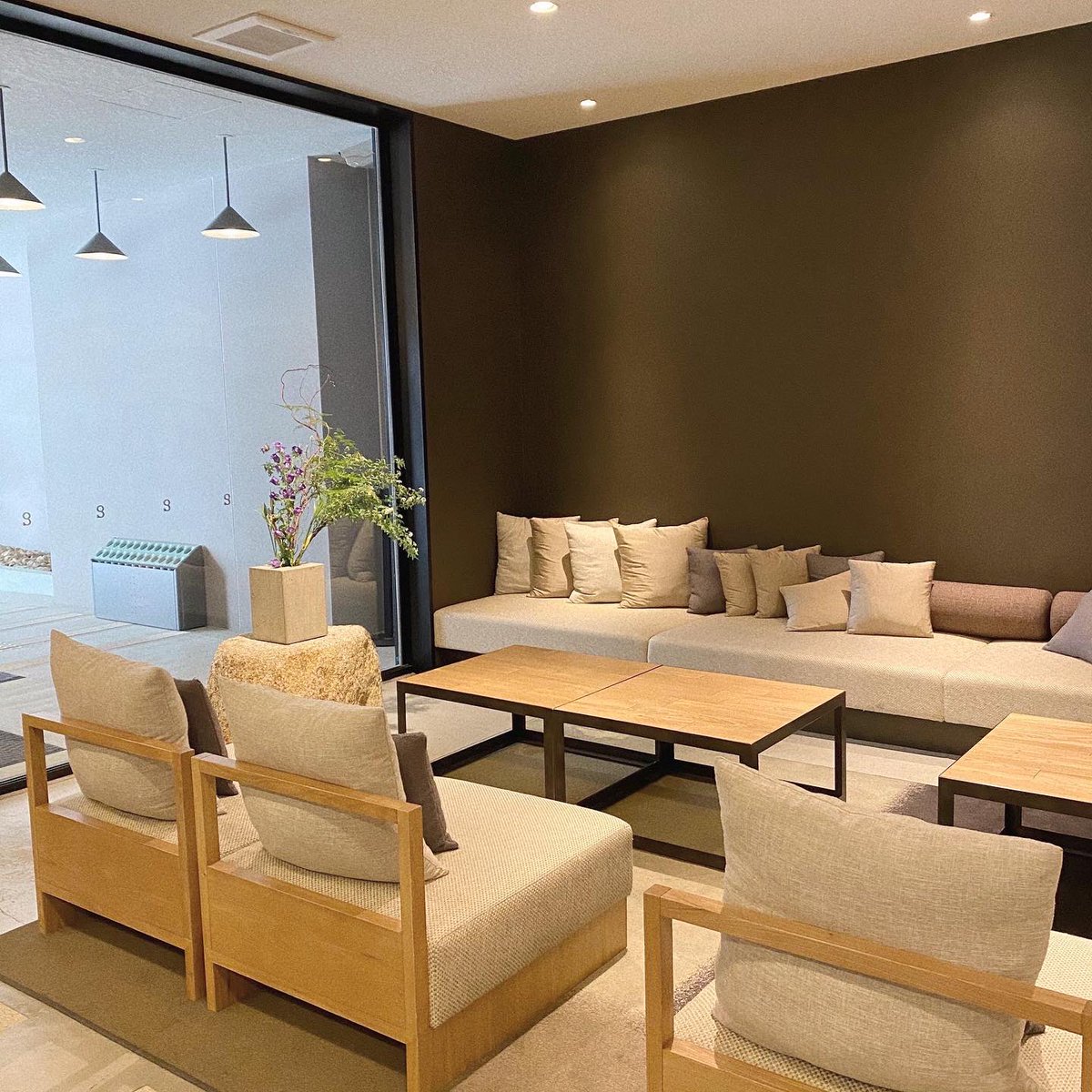 この間大阪で泊まった『Hotel androoms Osaka 🛏』ナチュラルテイストなお部屋で1部屋6000〜7000円（2人で宿泊すると1人約3000円◎）、本町駅から徒歩6分