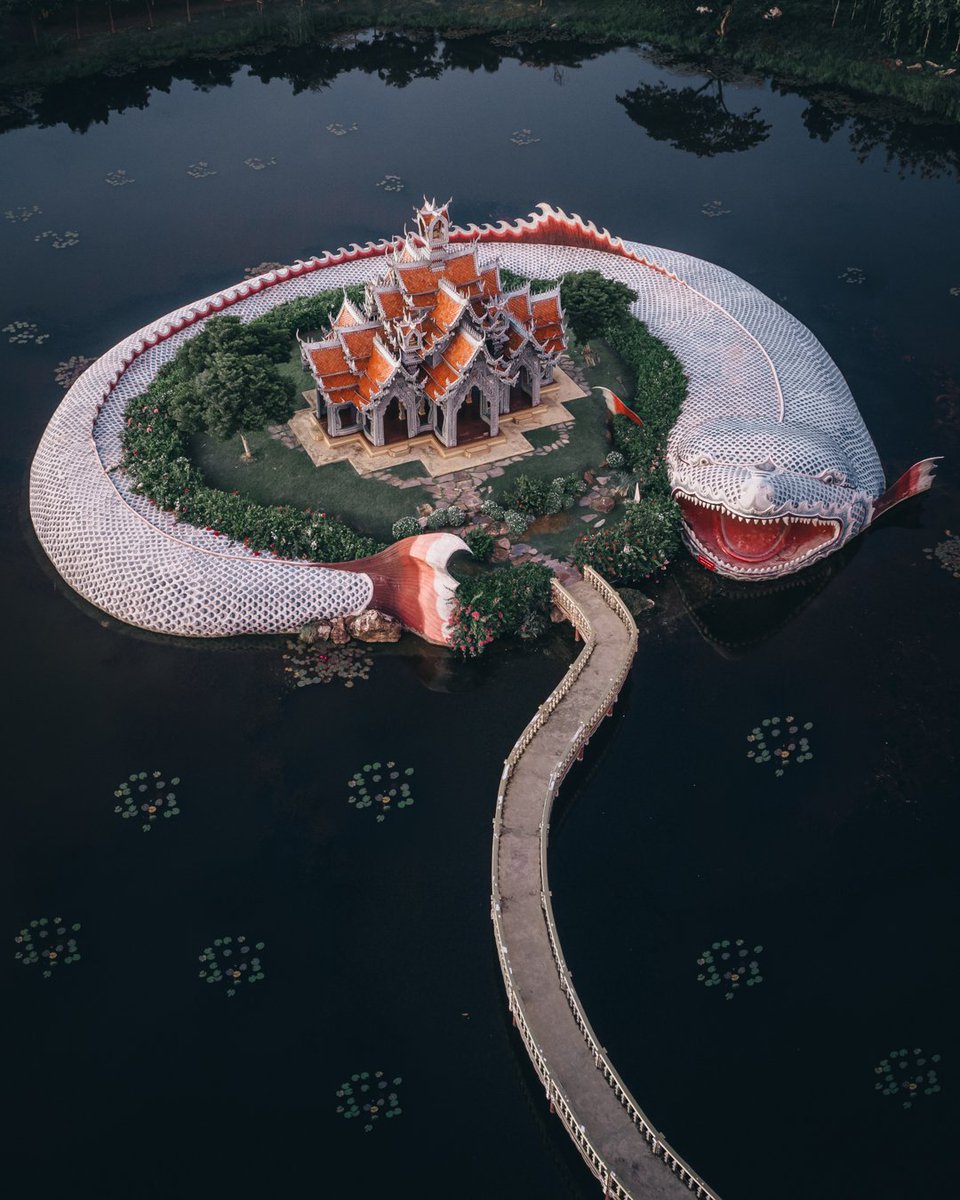 タイの寺がもはやテーマパーク。 