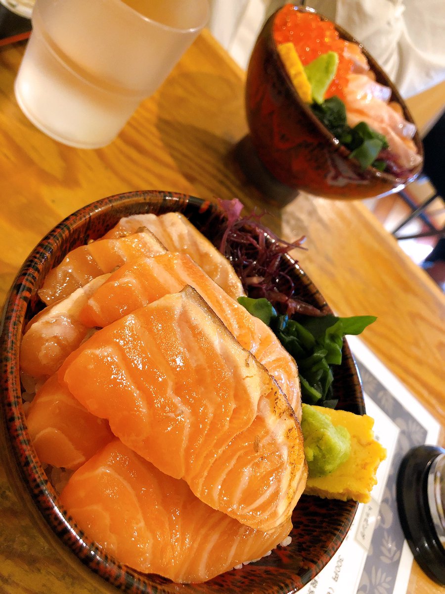 サーモンんますぎて秒でごはんなくなったのでシメの鮭茶漬け(無料)食べた　おすすめ 