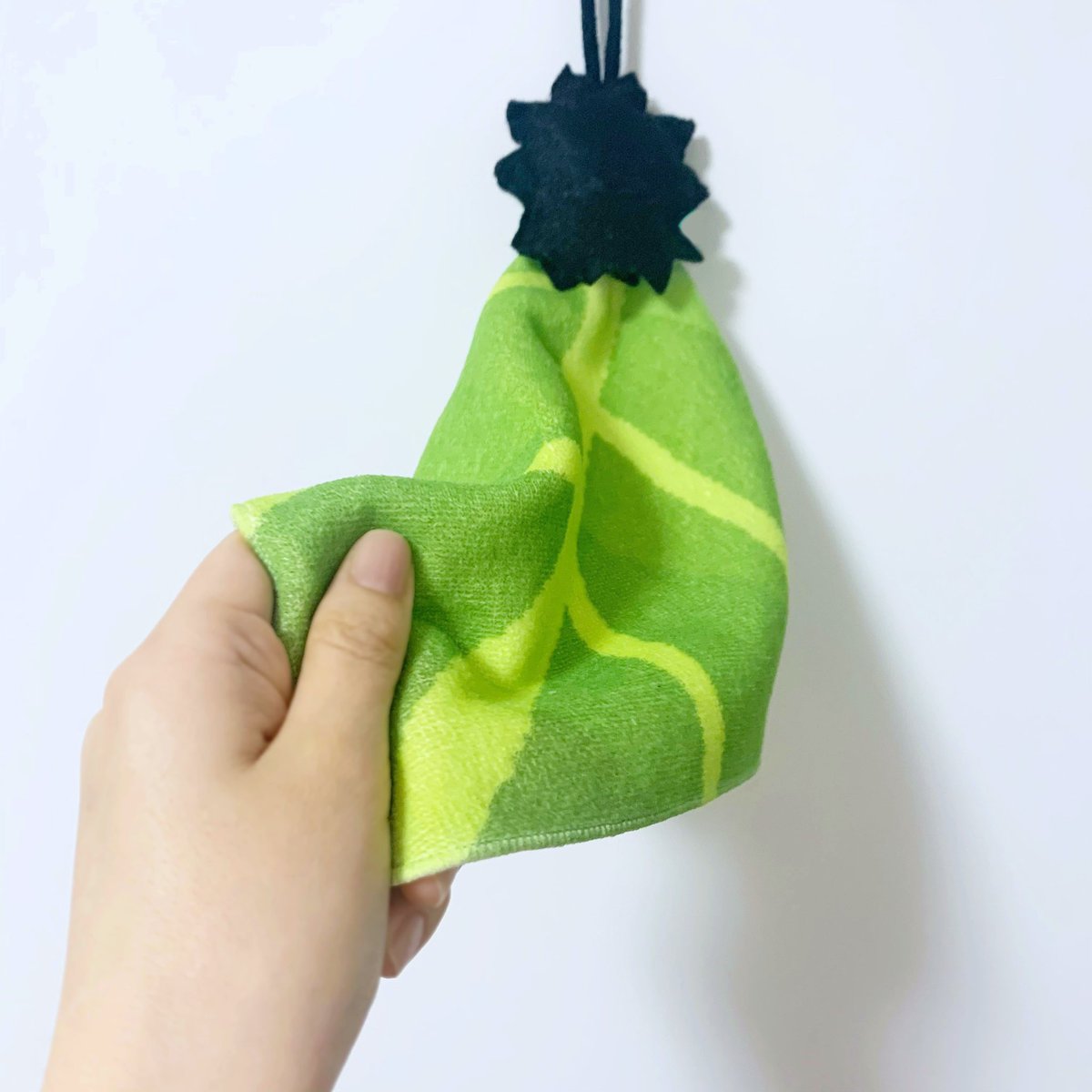 キャベツを食べるウニ好きすぎてタオル作った 手拭くと取り合いみたいになる 