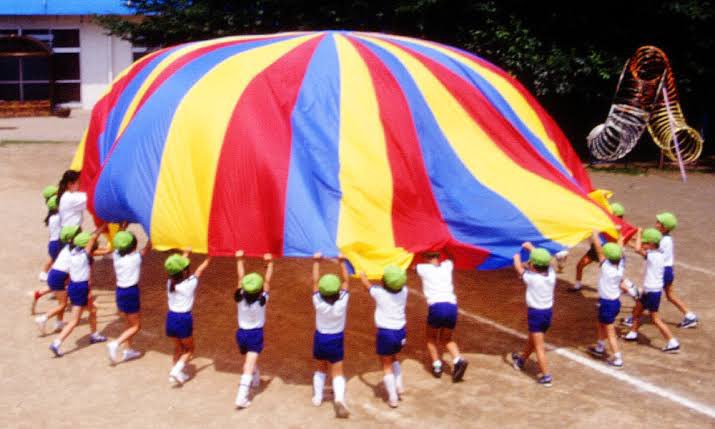 幼児の時にやらされたコレ、今でも意味分からんけど凄く楽しかったよな