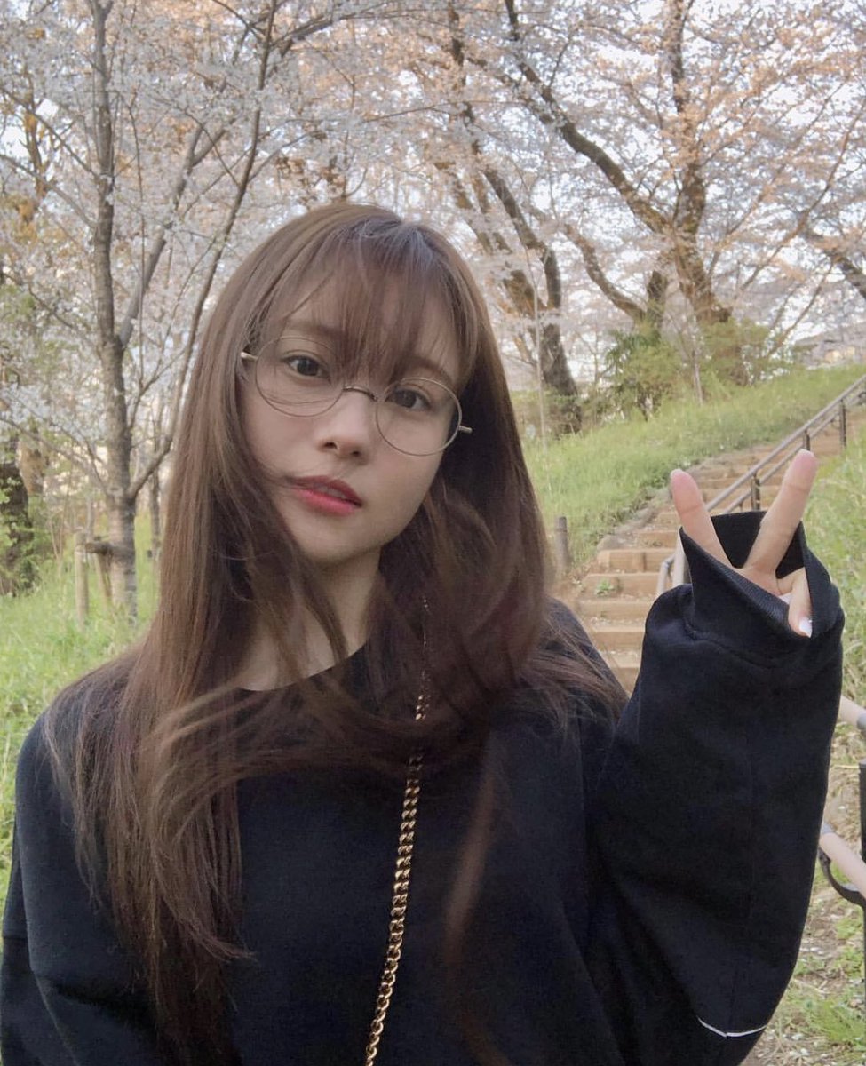 めちゃイケ時代で止まってたんだけど久々に重盛さと美見たら顔も服装も激キャワすぎる