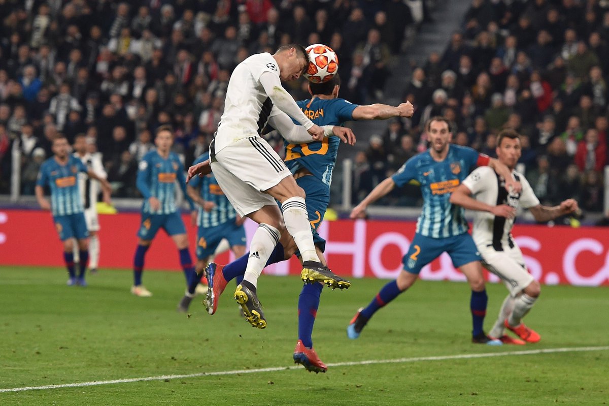 UEFA Champions League Full time at Juventus Stadium: ユベントス 3-0 アトレティコ・マドリー (agg3-2 27' : クリスティアーノ・ロナウド 49' : クリスティアーノ・ロナウド 86' : クリスティアーノ・ロナウド ロナウド劇場!!!! ユベントスがCR7のハットトリックで2点差をひっくり返し逆転突破!!!