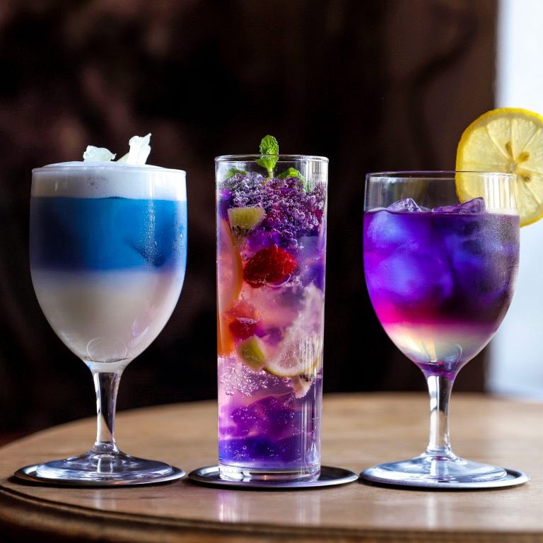 京都のCachetteっていうドライフラワー屋さんのカフェドリンク、店内もそうだけど可愛過ぎる