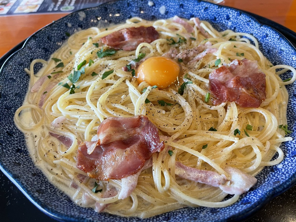 元カノから数年ぶりに連絡がありパスタを食べながら昔話で盛り上がり、良い保険の紹介までしてくれたので脈アリ