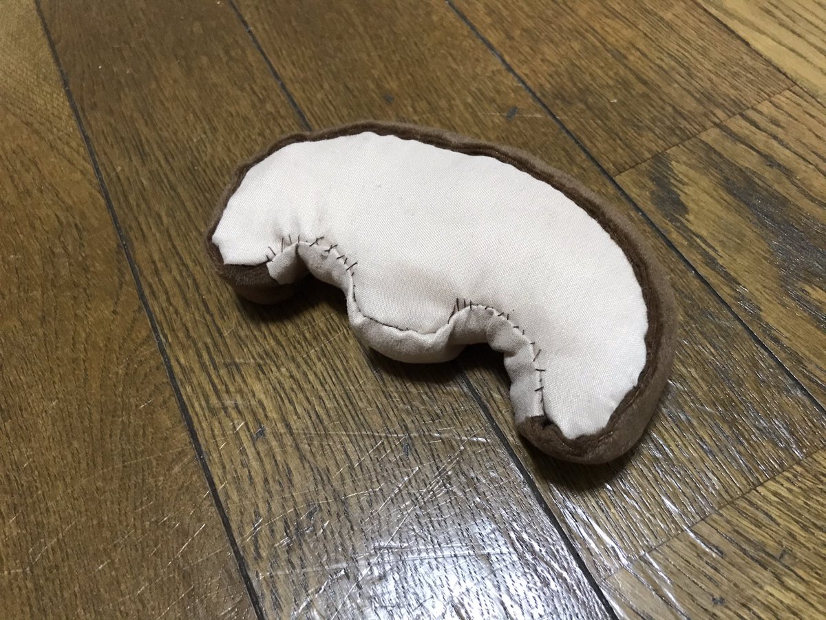 頑張って作ったしいたけのぬいぐるみを見てほしい 