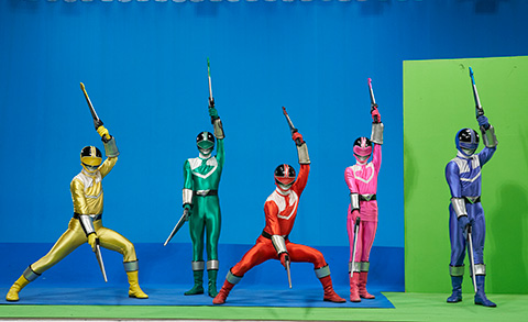 自然に見てたけどブルーとグリーンがいる戦隊だとこういうひと手間があるのか… 