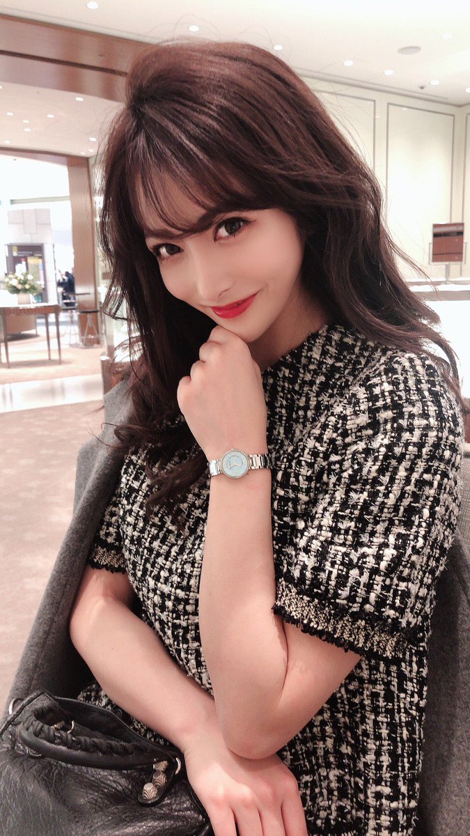 見た目成長したなあ☺️ 整形前1.2枚目(中3高1くらい)→整形後3.4枚目(23歳) 加工もあるけどw 整形以外のメイクも頑張ったな