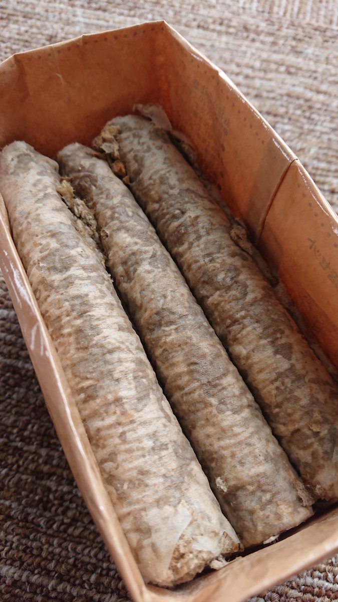 そういえば無印良品の猫草栽培キット、開封してお水流すだけで滅茶苦茶健康的な猫草が生えてきて我が家の猫達に大人気なので猫ちゃんがおるお家にオススメです…土で汚れる心配なし、お値段も190円で2袋入っておるのでなかなか良い…!!!!!🐈️草が生えた後は霧吹きすると長続きするぞ～!!!!!🐈️🌿🐈️ 