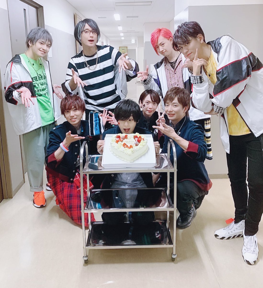 #Kiss_of_Party 心の底から楽しかったです‼️ この8人で本当に良かったと思える 最高のライブでした サプライズで誕生日も祝って頂き 有難うございました😭 (プレゼントもあとで貰ったよぉ✨) これからも引き続き、2ユニットの応援よろしくお願いします‼️ #あんスタ ♡ またみんなで感想話したい❗️