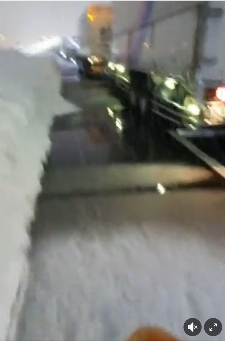 天膳はお休みですが、北陸道の高速で立ち往生されているドライバーさんたちにと、ありったけのお弁当を用意して店主が歩いて配ってます…  せめて美味しいカツ丼で元気を出してください…🍱✨  立ち往生のドライバーさんに伝わるよう、拡散してくださると嬉しいです💦 