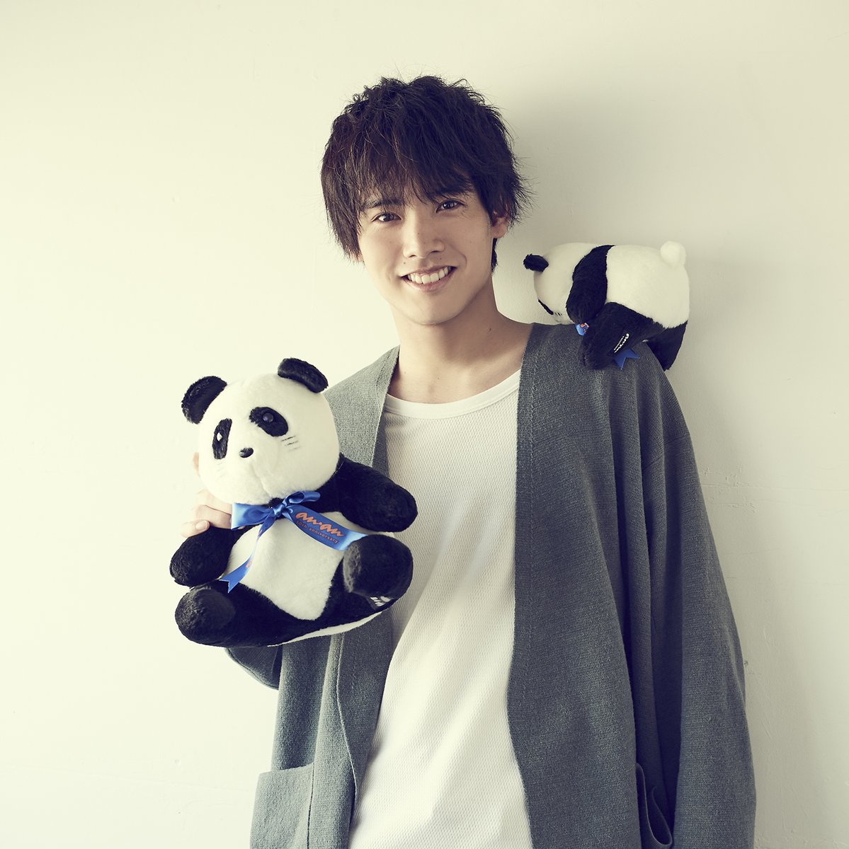 発売中の #anan 2236号に俳優の #赤楚衛二 さんが登場