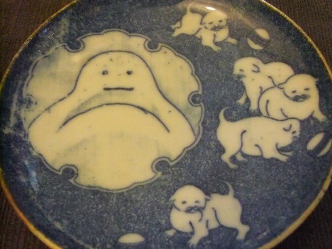 最初、ネタかと思ったんですが明治の雪だるまが寸胴でこんな可愛かったって本当ですか笑 WEBで発見した画像ですが印判皿まであるみたいで、どうやら僕は勝手にかつがれた気になっていたようです😭 