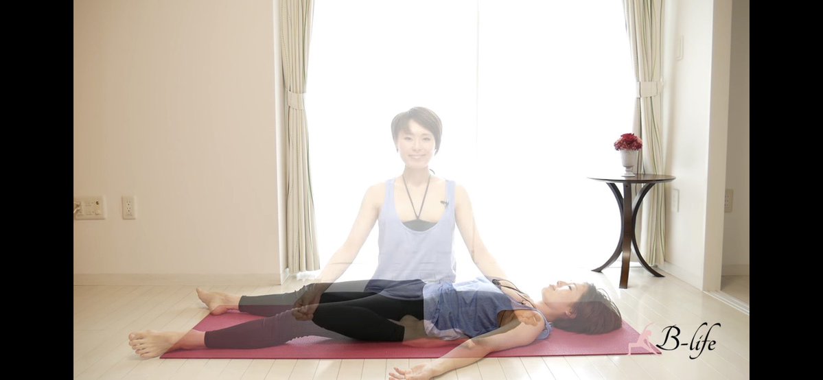 ヨガの動画を参考にストレッチしてたら、変なところで止めたせいで先生がニコニコしながら他界してしまった 