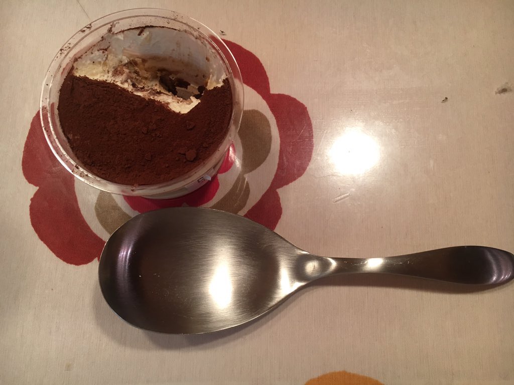 去年の夏、友達が「一口くれよ」ってこのデカすぎるスプーン持って近づいてきてかなり怖い思いをした 