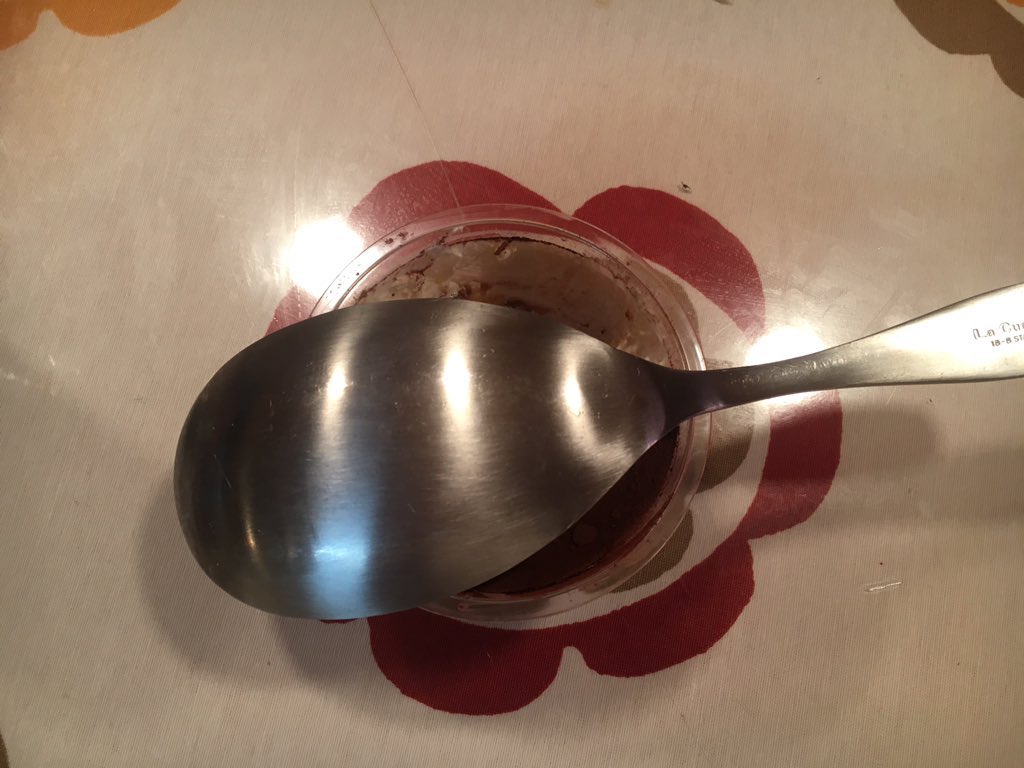 去年の夏、友達が「一口くれよ」ってこのデカすぎるスプーン持って近づいてきてかなり怖い思いをした 