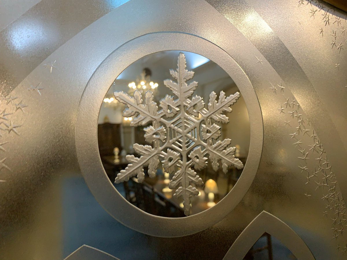 お願いです,雪の美術館の魅力を広めることにご協力ください.コロナの影響で今年6月末に閉館となった旭川の雪の美術館に特別許可を得て資料調査に来ました.館内の結婚式場は圧巻,雪の貴重な資料も多くあります.美術館の魅力が広まれば再開の可能性が高まるとのこと.どうぞよろしくお願いします❄️