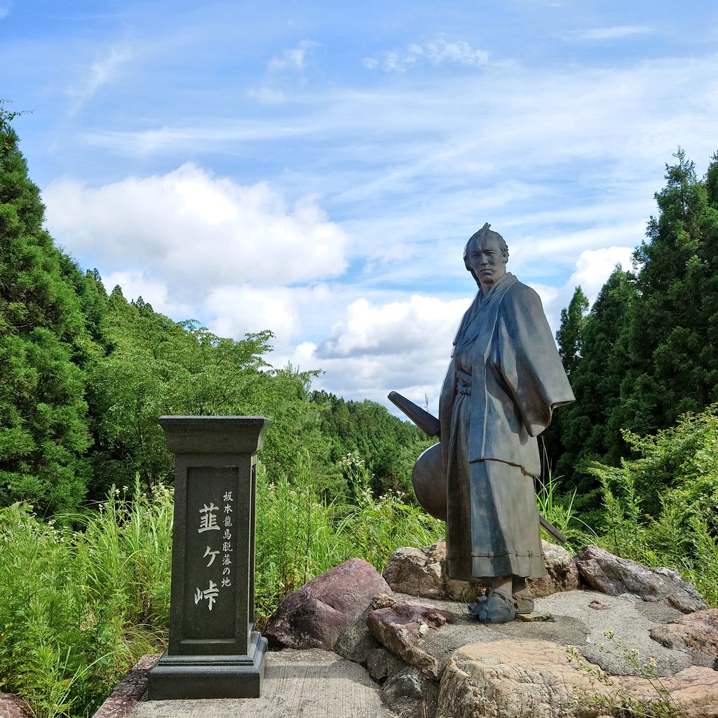 カッコいい銅像だと思ったのに銅像じゃなかった。すごくモヤモヤする。 