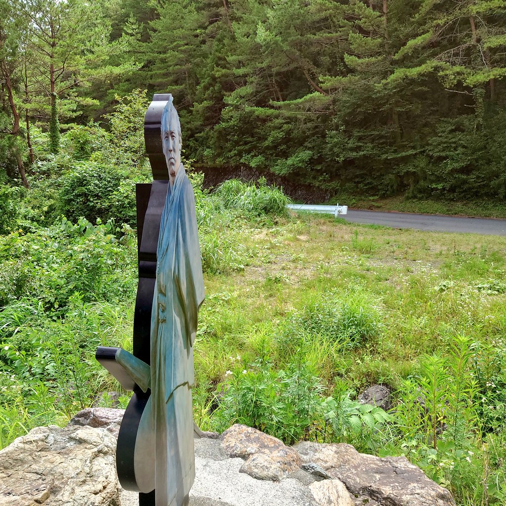 カッコいい銅像だと思ったのに銅像じゃなかった。すごくモヤモヤする。 