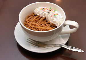 1杯420円で店で提供するのと全く同じ手順で焙煎し、豆をひいてコーヒーをいれ、惜しみなく注ぎ込む