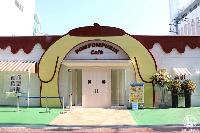 通り掛かったら、横浜のポムポムプリンカフェが閉店して治安最低酒飲みプレイスになってて爆笑してる 