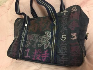 令和のヤングたちは信じられないだろうけど、スクールバッグにポスカでオリジナル感出すのが流行ったのは史実です死ぬほど流行りました #野ブタをプロデュース