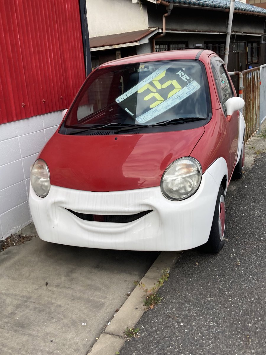 昨日めっちゃ怖い車を見つけたんですよ。 