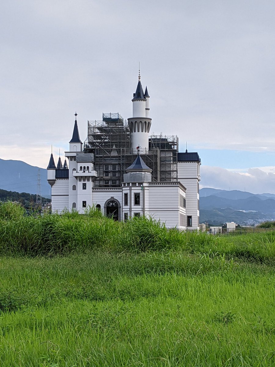 建設中の大阪芸大の校舎、「ラブホみたいだな」って思ってしまった 