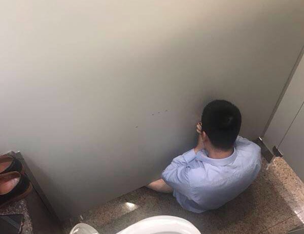 あぁっ」ってうめき声聞こえてくるから覗いてみたらこれ