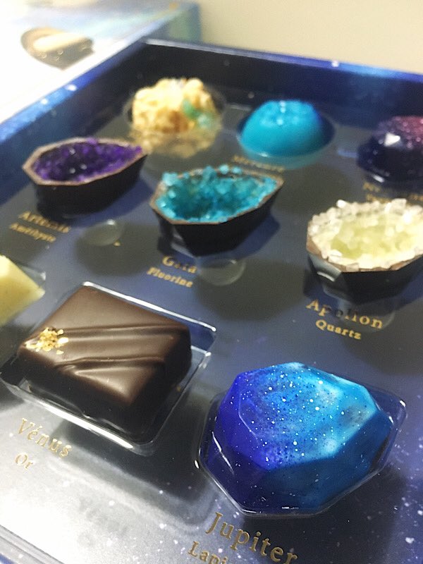 惑星チョコでお馴染みのあのブランドが今年は 星の結晶 宇宙鉱物標本 なんてものを打ち出してきた ズルイ こんなの心の小宇宙燃やすしかないじゃん 惑星チョコでお馴染みのあのブランドが今年は 星の結晶 宇宙鉱物標本 なんてものを打ち出してきた ズルイ こんなの心の小宇宙燃やすしかないじゃん