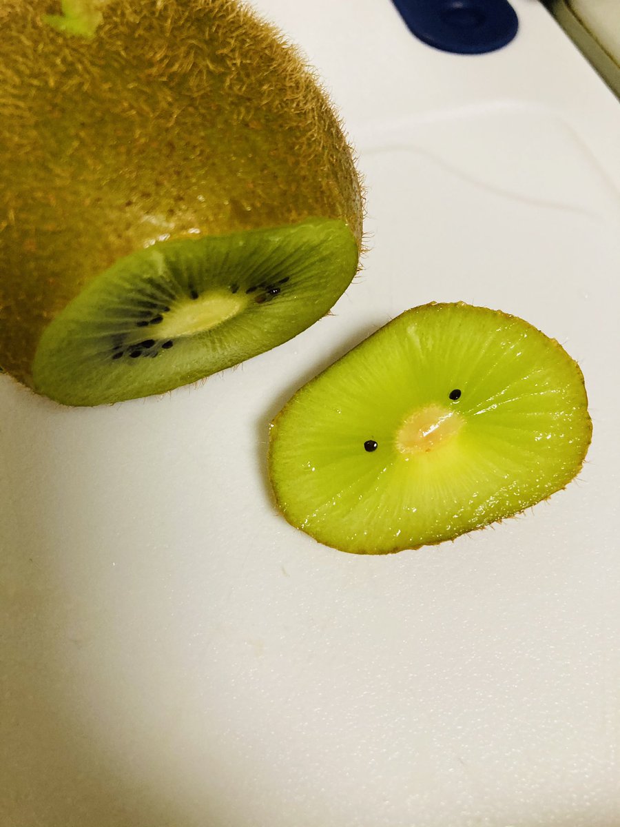切ったら可愛かったキウイ見て( 'Θ' ) 