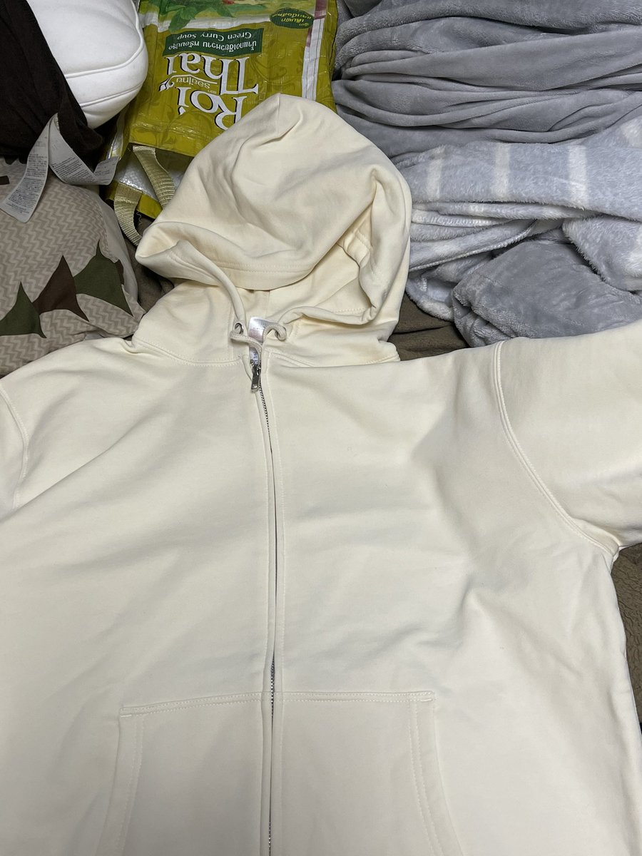 すごくいいパーカー買ったから見て 