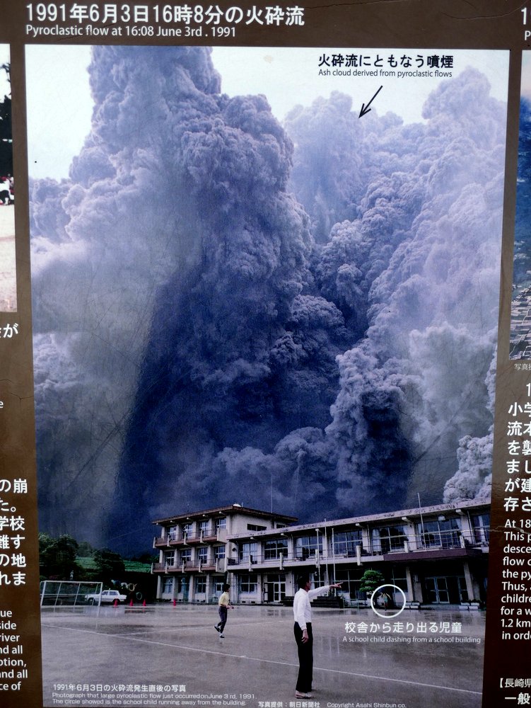 どんなパニック映画よりも絶望的な写真が30年前の今日撮られました 