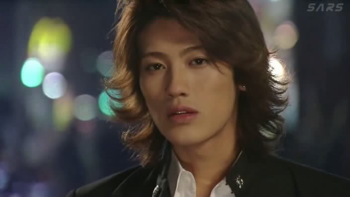 赤西派か亀梨派かでクラスの女子が分かれて凄い盛り上がってたあの時代に戻りたい 