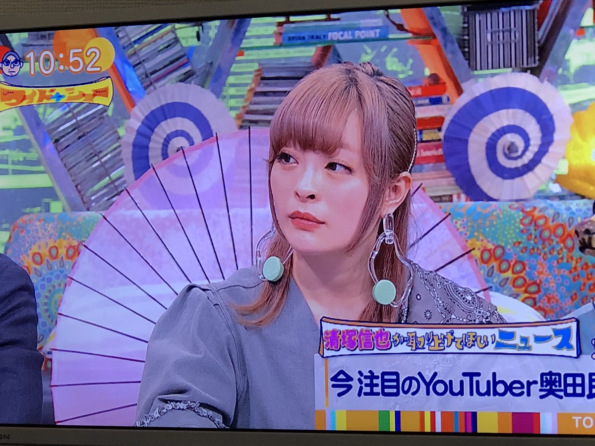 ワイドナショーのきゃりーぱみゅぱみゅ、誰かの意見に賛同するだけだったり当たり障りの無い事ばっか言ってギャラ泥棒やんけ仕事せえやと思ってたけど、 ワイドな高校生の女の子が 「音楽はYouTubeでしか聴きません お金払ってCD買って聴いた事ないです」って言った時のこの見下した顔が素晴らしかった