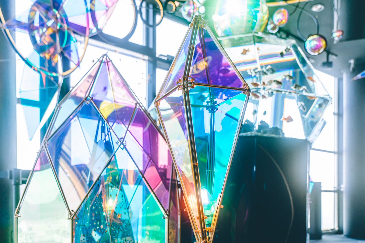 地上157mに行く為にゴールドタワーという名のビルに入りエレベーターで最上階の天空フロアに上ったら突然目の前に豪華なセーブポイントが現れたので「まさか…ボス戦の前…」と狼狽えた