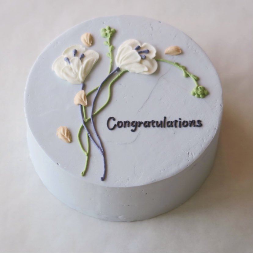 YUcakeさんのデザインケーキ、本当にどれも可愛くて記念日にぴったりだな…🎂お一人でこんなに素敵なケーキを作っているの素晴らしすぎる