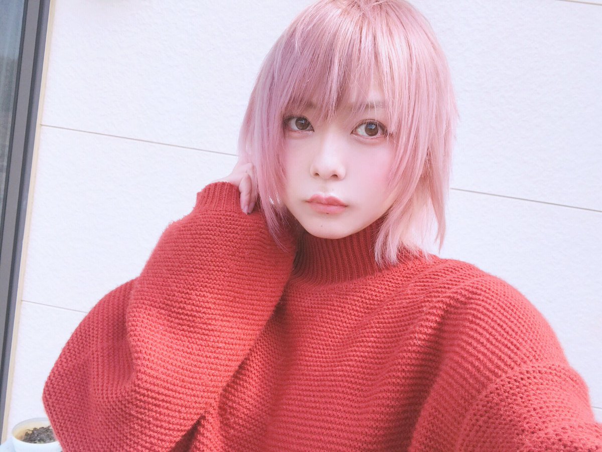 春だから髪ピンクにした🌸🐝 