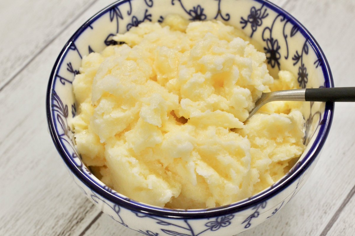 練乳・卵黄・牛乳だけで作る 「昔ながらのアイスクリン」  バニラアイスよりも、もっとずっと軽いサクサク食感だから、さっぱりしています