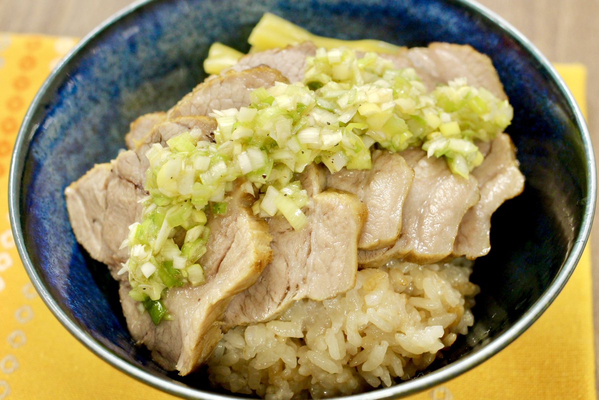 シンガポールライスの要領で豚ロースブロックで作ったら、ガッツリ美味しかった‼️  シンガポールならぬ【シンガポークライス】って名付けます🐖💨 