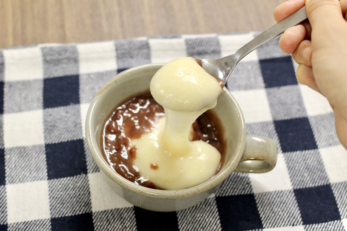 3分でできる最高の和おやつ…‼️  「とろっとろ豆腐もち」  その名の通り、半分豆腐でできているなで罪悪感もだいぶ薄い🤫笑  冷やしても、時間が経ってもと〜ろとろ