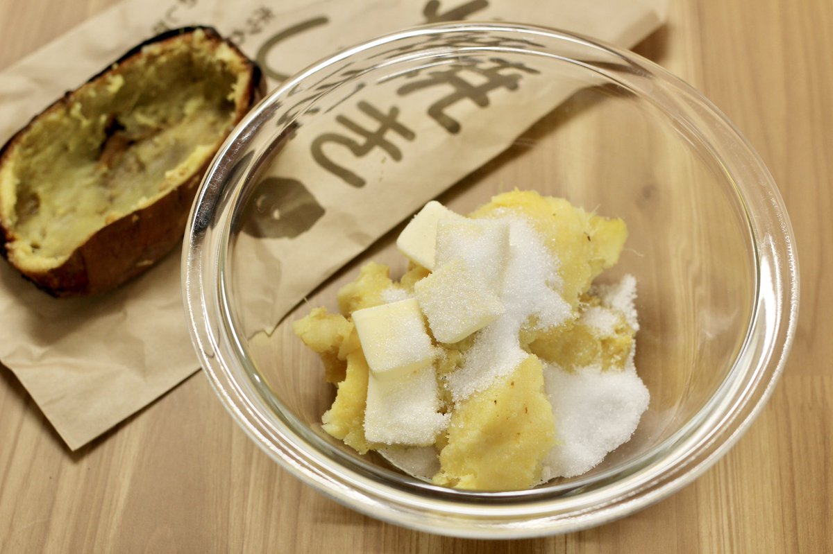 200円の焼き芋でスイートポテトを作ると店の味になるからやって‼️  「焼き芋スイートポテト」  潰すのも楽チンだし、何よりとろ〜り甘〜い仕上がりに🍠✨ 