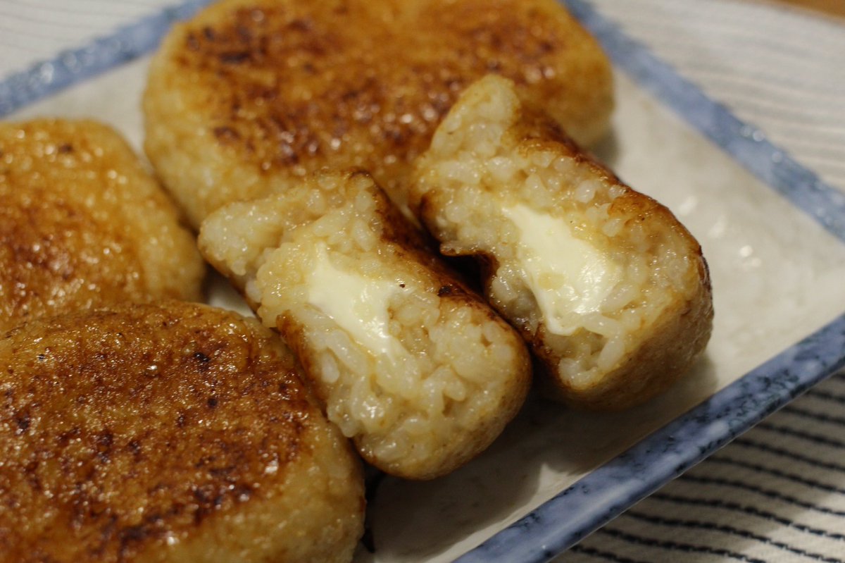 餅入りご飯＋さけるチーズ＋焼く 　＝のび〜るモッチモチ焼きおにぎり 