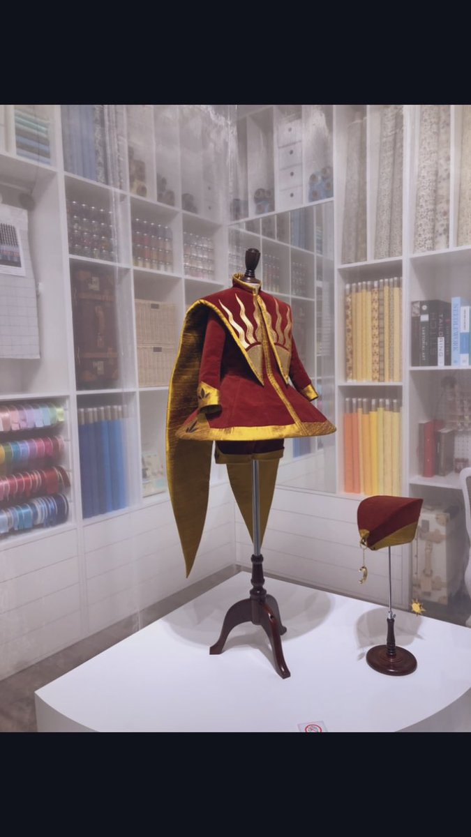 カードキャプターさくら展に行った時、衣装が再現展があって可愛かったんだけど、「子供のサイズだからこその完璧な可愛さ」に衝撃を受けたんだよな　ワンサイズだからこその可愛さというか…着こなす大人もいてるんでしょうが、服として最も可愛く見えるのはあのサイズだと思う