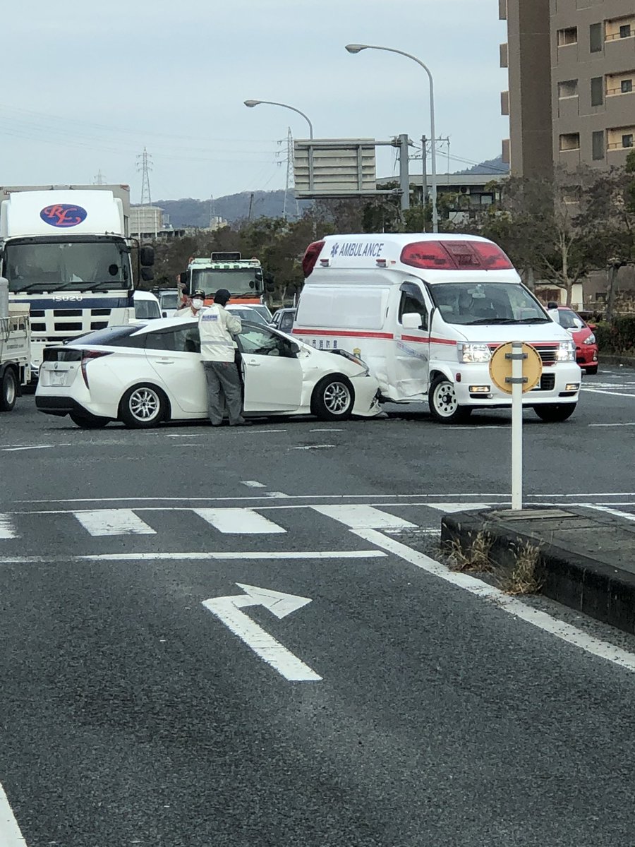 救急車にプリウスミサイルが🤭