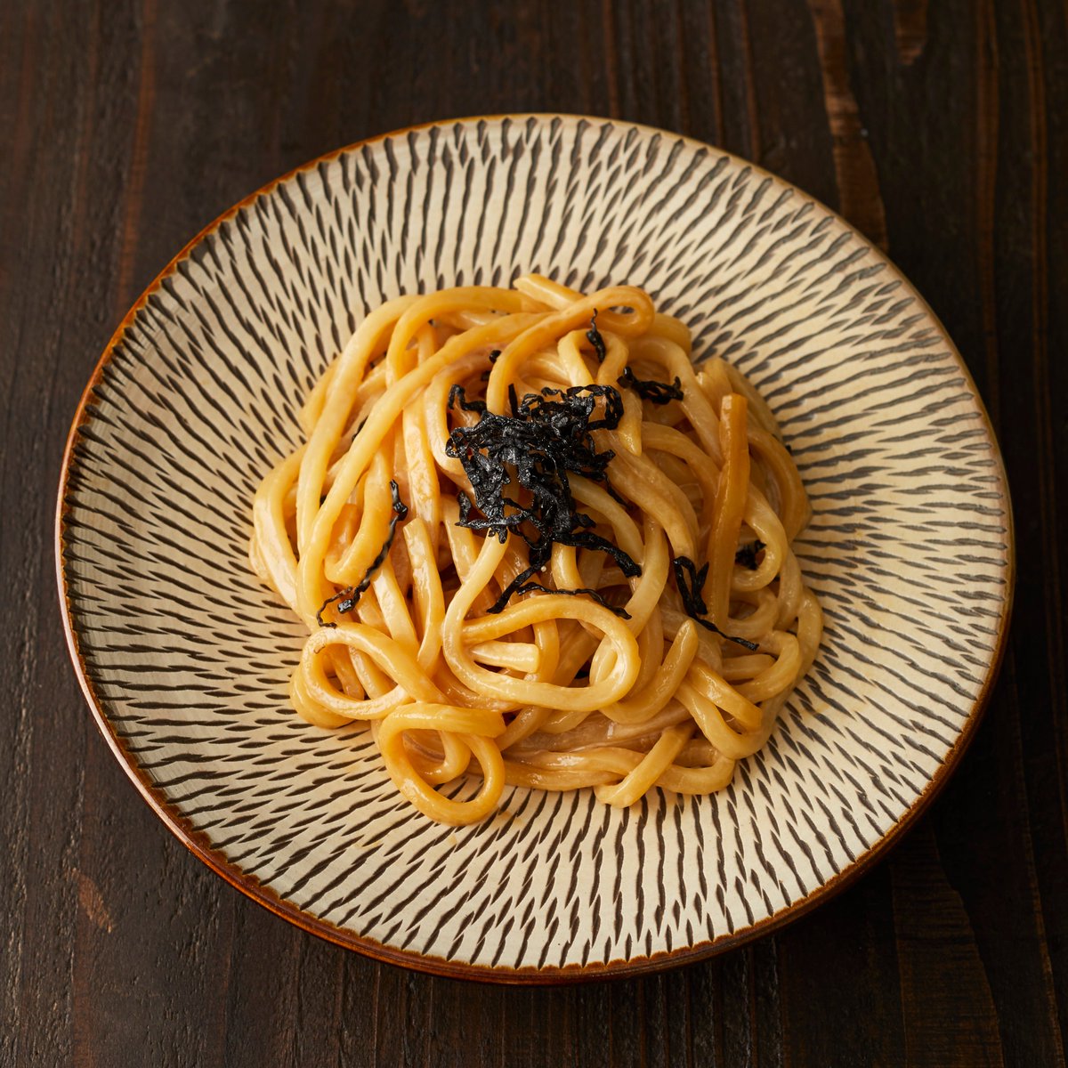   【世界一美味しい虚無うどん】  冷凍うどんをチンして、ごま油小さじ1、醤油とマヨネーズ大さじ1、塩昆布ひとつかみ(約5g)と混ぜあわせる